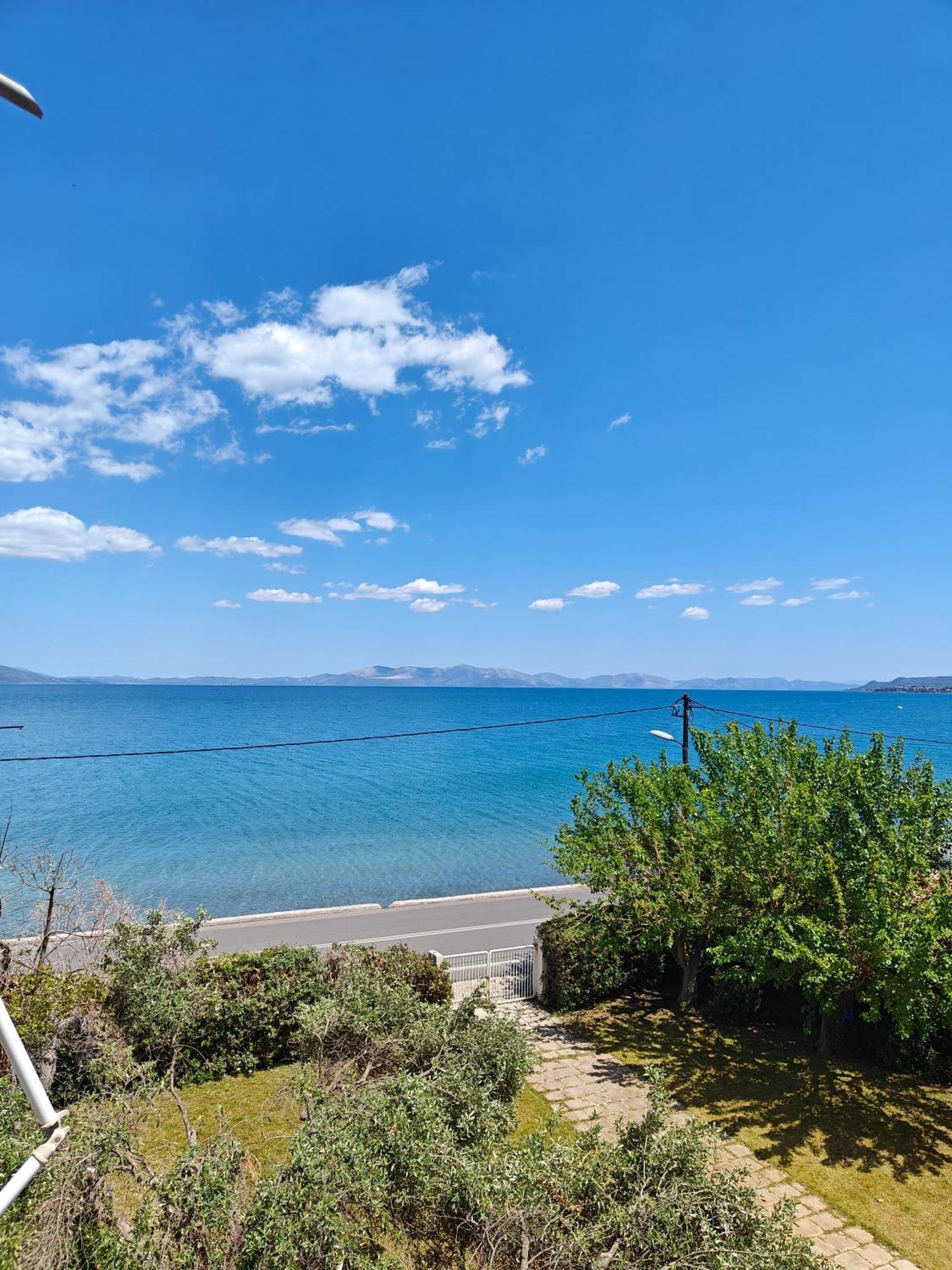 Thanos' Seaside Apartment Oropos